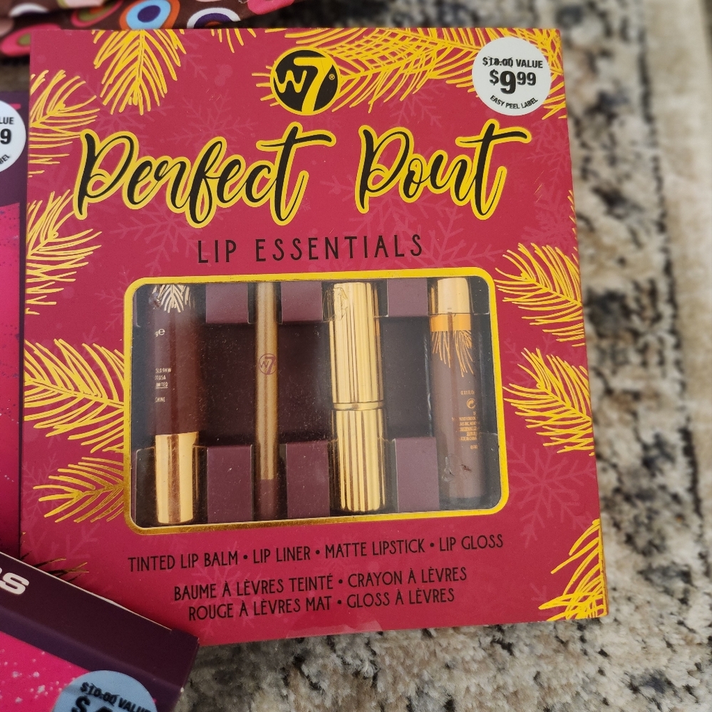 Makeup bundle ✨️ - Picture 2 of 5